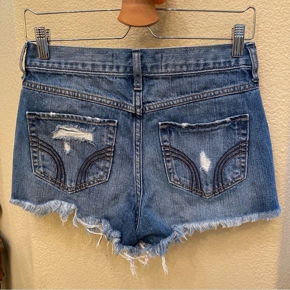 HOLLISTER Girls Junior Embroidered High-Rise Raw Frayed Hem Jean Shorts Sz 5/27 - Picture 4 of 6